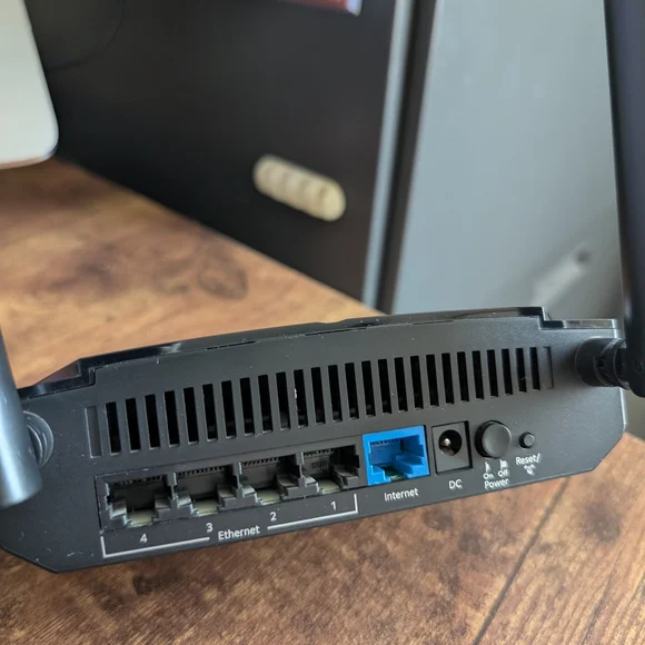 NETGEAR Black Wireless Router - Picture 3 of 7